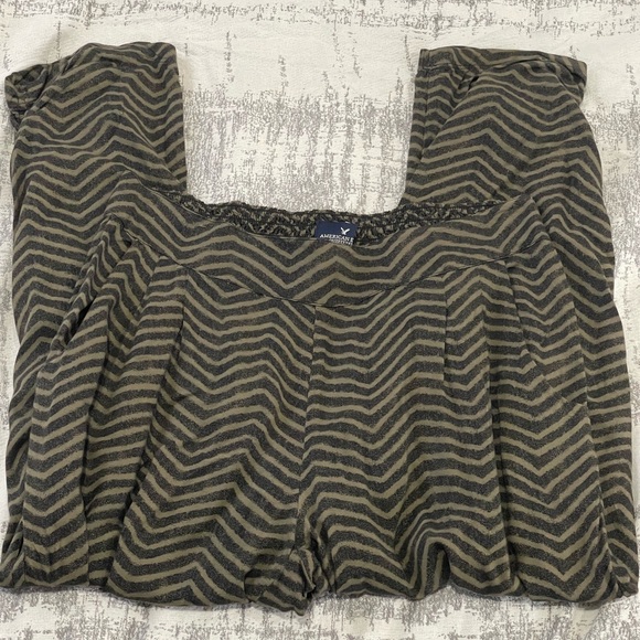 American Eagle M‎ Green/Black Patterned Patterned Capris with Pockets 16 - Picture 1 of 8